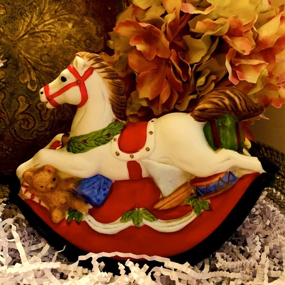 Porcelain Music Box ChristmasTreasuryVintage 1970 - Picture 4 of 6